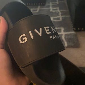 Givenchy slides fits woman’s 9/10